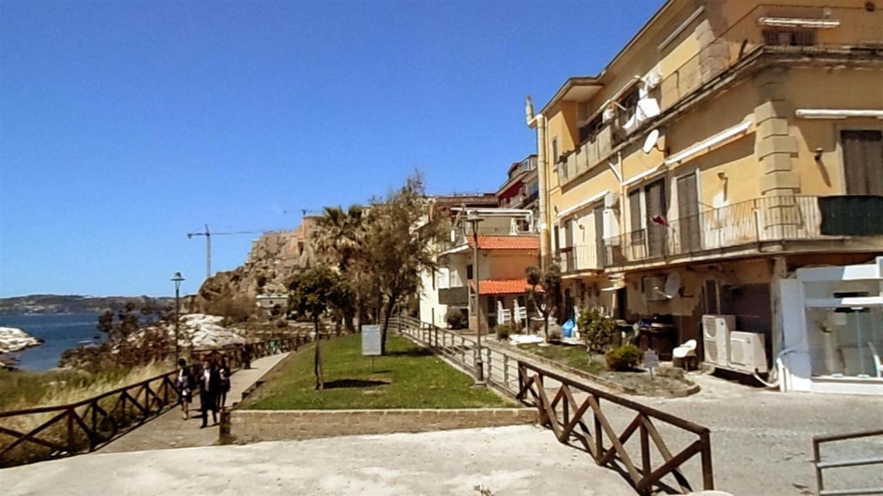 Valerio'S Flat Apartment Pozzuoli Exterior photo